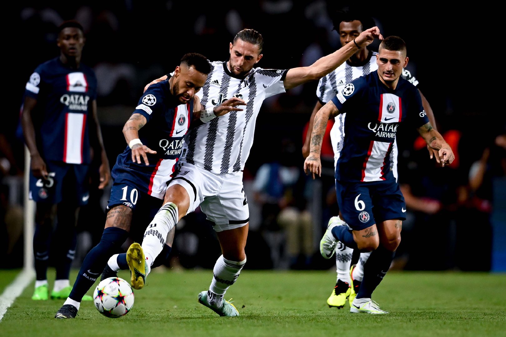 金年会最新活动-冲刺阶段突围战来临，巴黎圣日耳曼围绕欧超杯迎来里程碑，更衣室稳定，训练强度明显提升